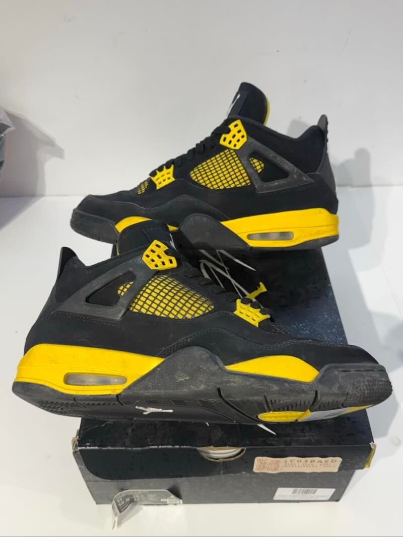 Jordan 4 Retro Thunder (2023) - Pre-Owned Size 11