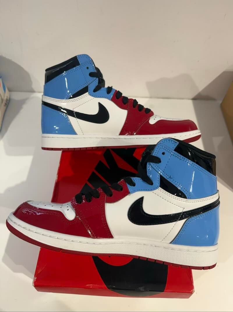 Jordan 1 Retro High Fearless UNC Chicago - Pre-Owned Size 8