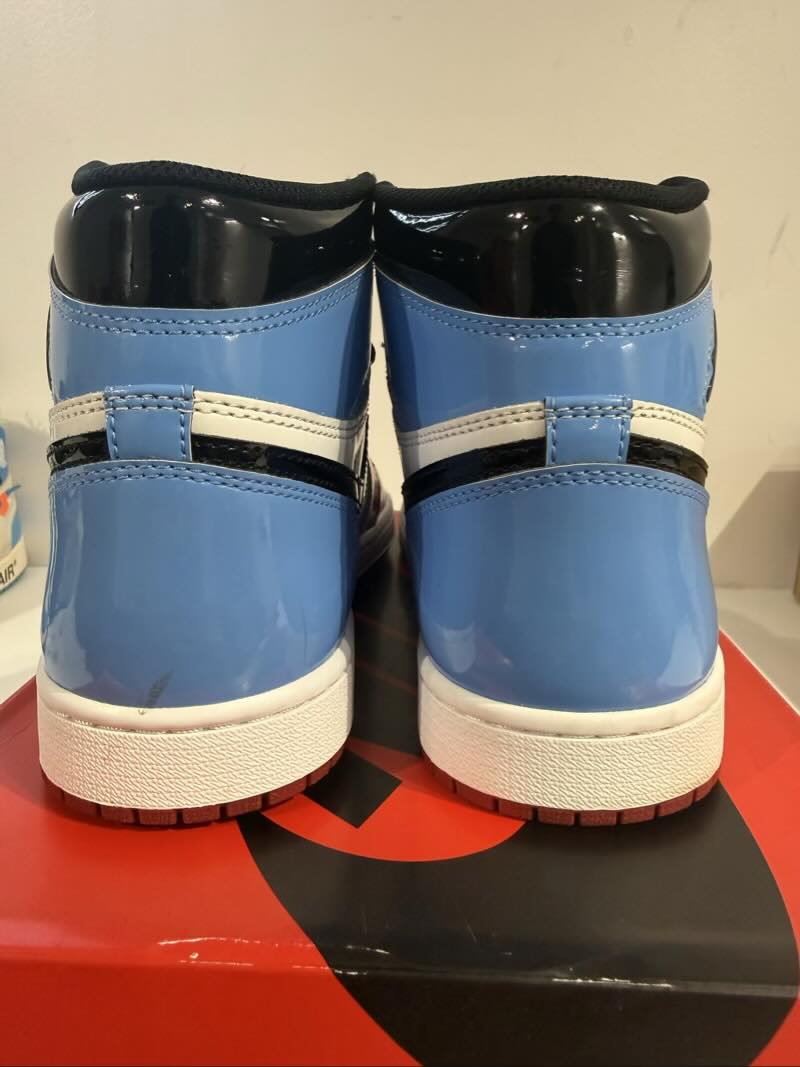 Jordan 1 Retro High Fearless UNC Chicago - Pre-Owned Size 8