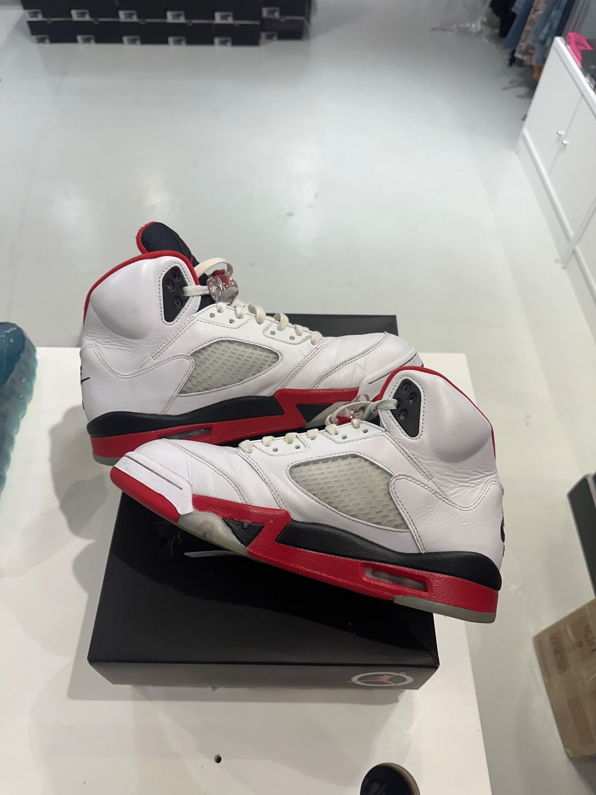 Jordan 5 Retro Fire Red Black Tongue (2025) - Pre-Owned Size 9.5 (No original box)